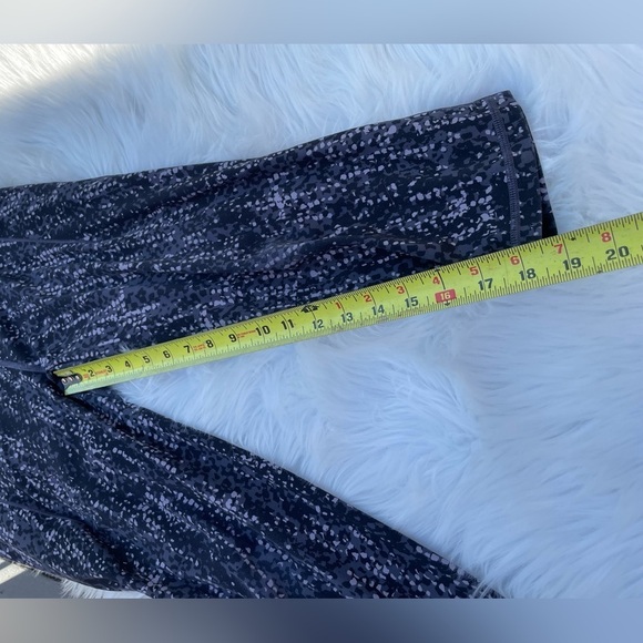 Athleta Salutation II Capri Stash Pocket - size large - Picture 10 of 12